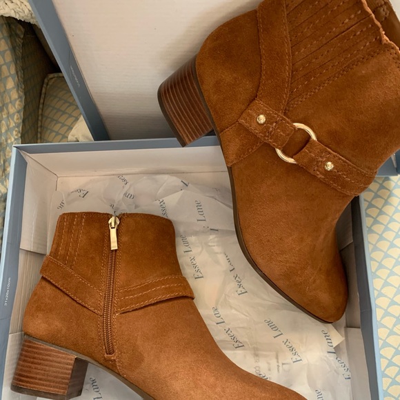 NEW! NIB Suede Bootie from Essex Lane Women’s 9M - Picture 6 of 9